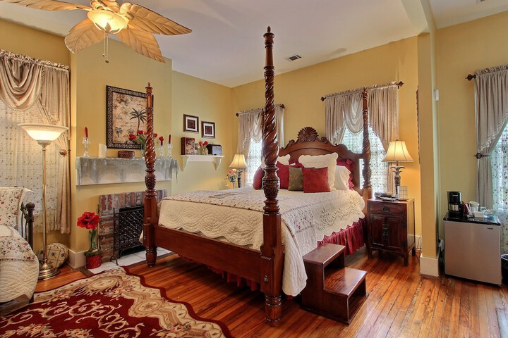 Room 21 of 25