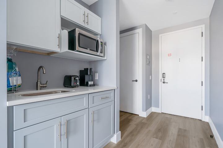 Global Luxury Suites at the Arches
