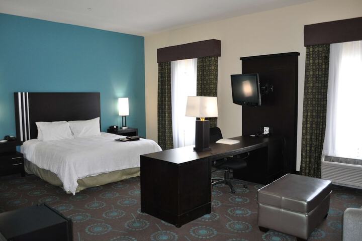 Room 6 of 12