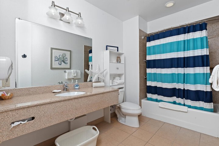 Beach House Inn & Suites