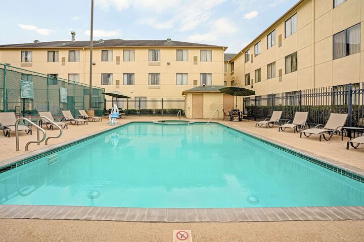 Pool 4 of 49
