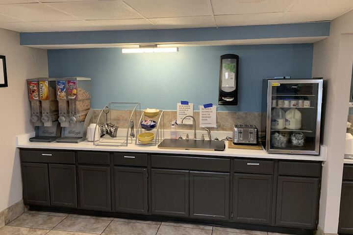 Breakfast/Coffee Service 62 of 65