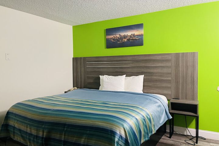 Room 14 of 18