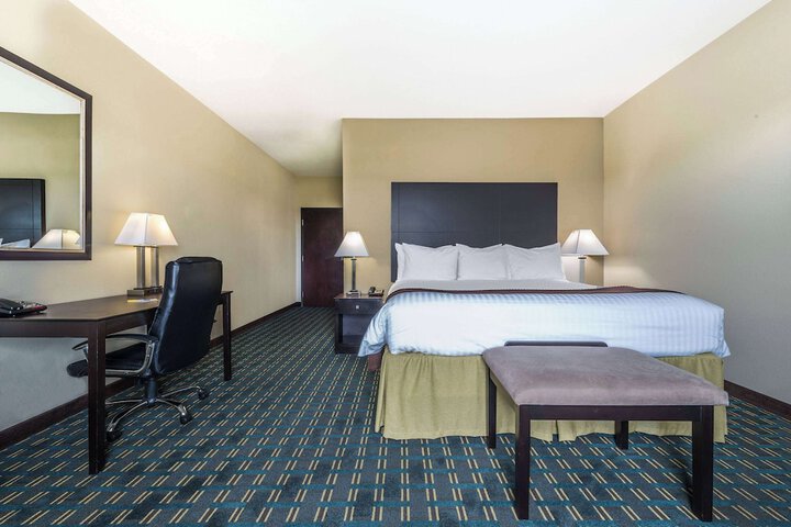 Room 11 of 24