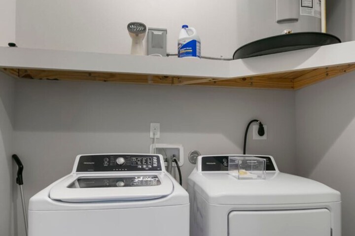 Canopy Cove Stunning 2BR Apt Heart of Downtown