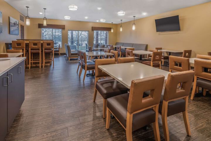 Best Western Plus Riverfront Hotel & Suites