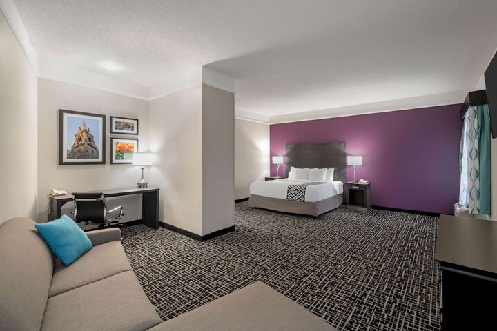 Room 14 of 33