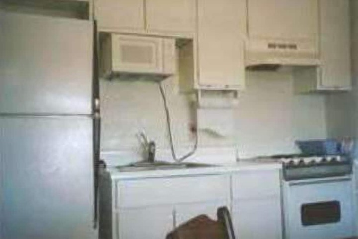 Room 6 of 16