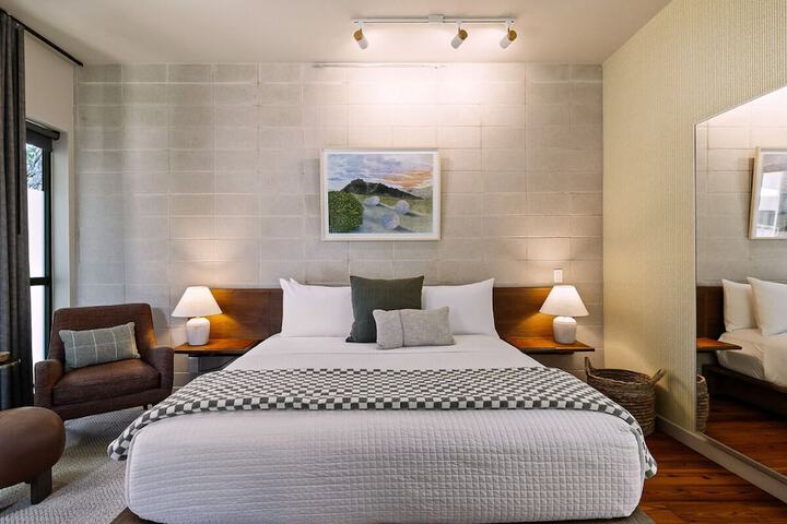 Room 47 of 77