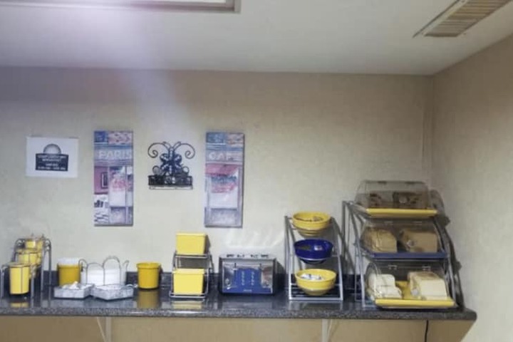 Days Inn by Wyndham West Memphis
