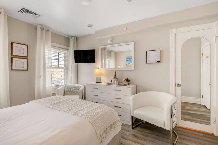 Room 93 of 191