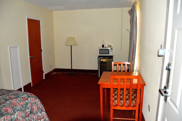 Room 10 of 25