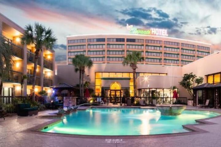 MCM Eleganté Hotel & Conference Center Beaumont