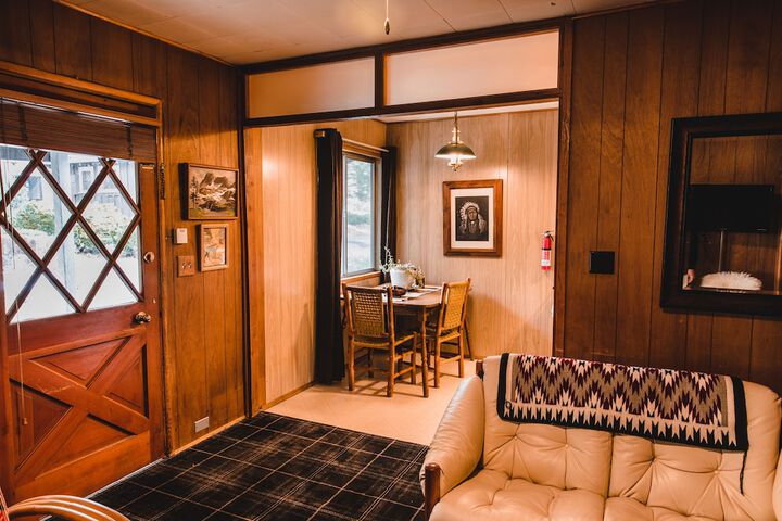 Room 32 of 74