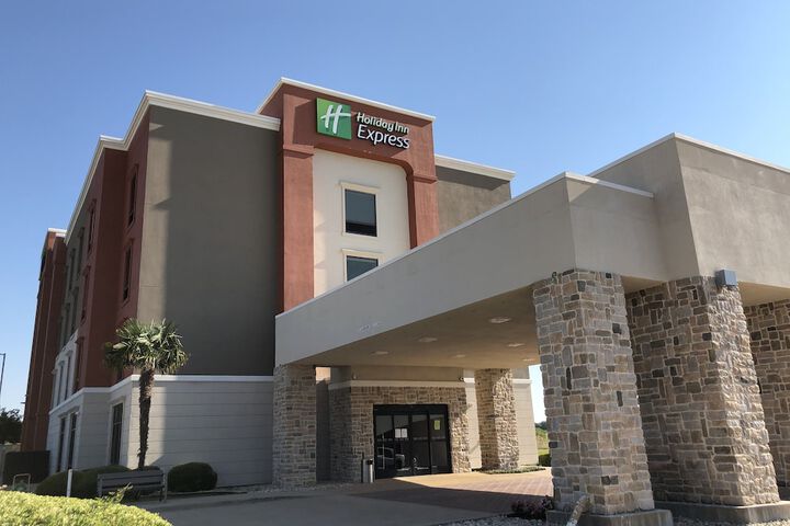 Holiday Inn Express : Hillsboro I-35 by IHG