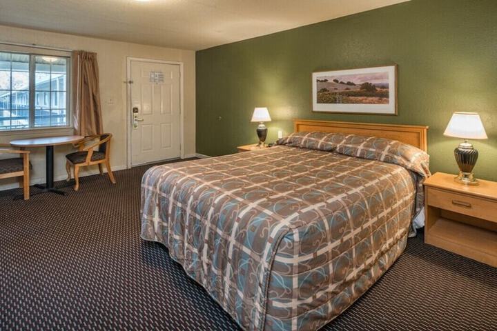 Room 18 of 23