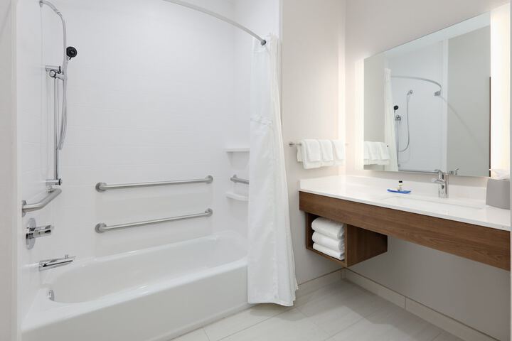 Holiday Inn Express & Suites Plano - The Colony by IHG