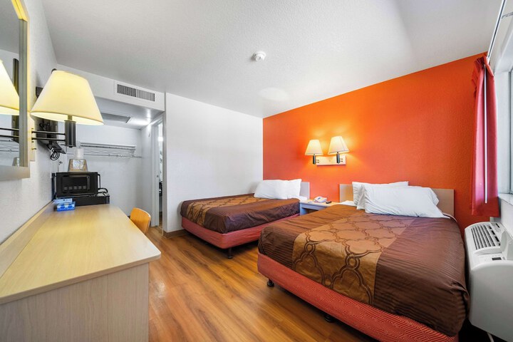 Room 21 of 31