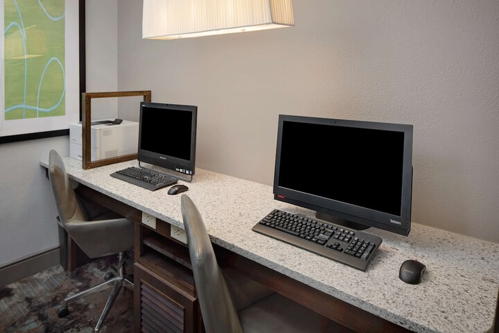 Business Center 26 of 29
