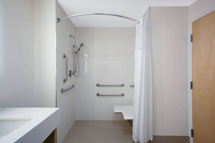La Quinta Inn & Suites by Wyndham Manassas Va-Dulles Airport