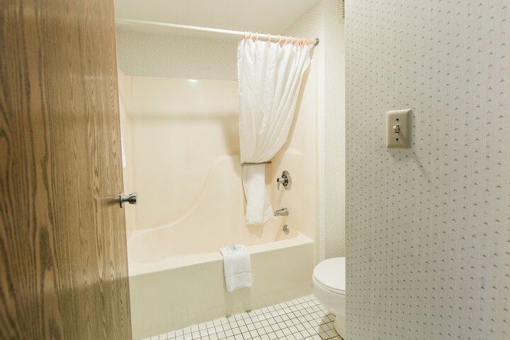 Room 17 of 28