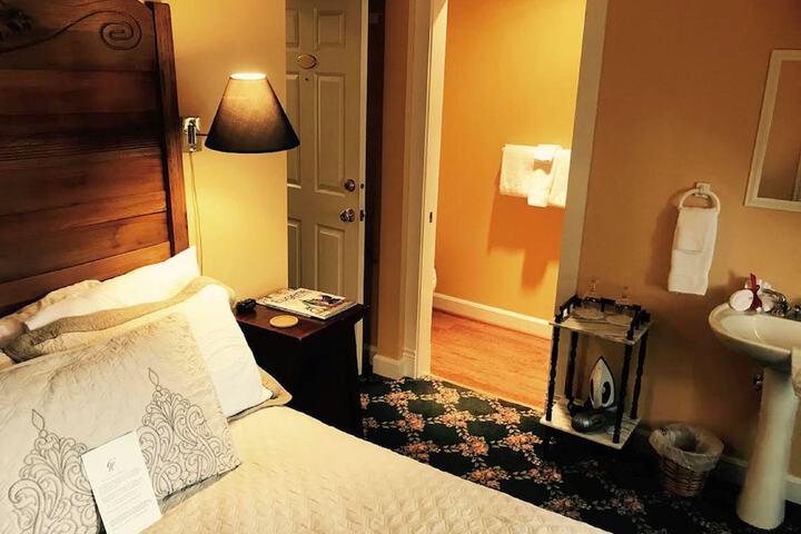 Room 53 of 144