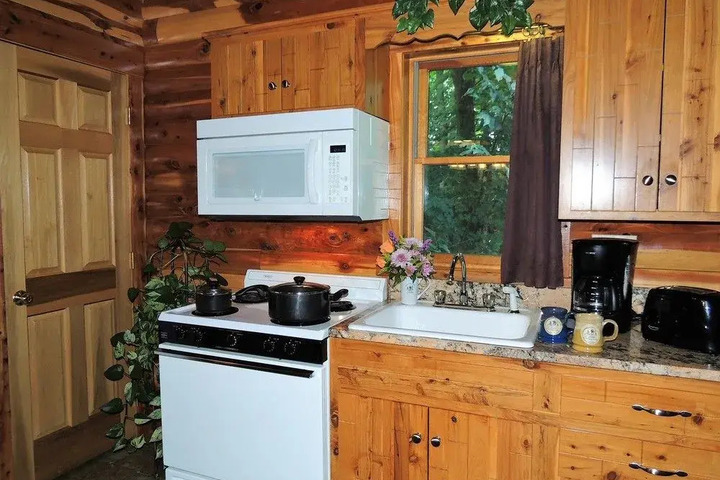 DONNAS PREMIER LODGING