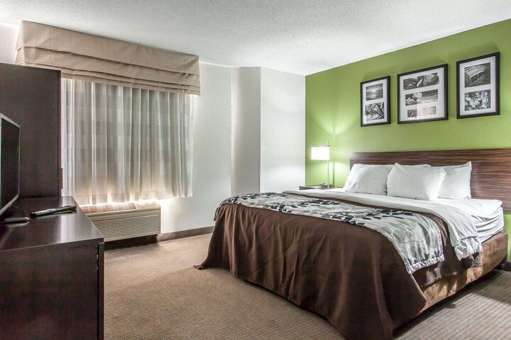 Room 26 of 45