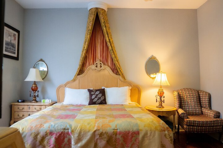 Oaak Tree Hotel