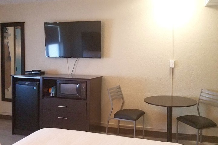 Room 6 of 13