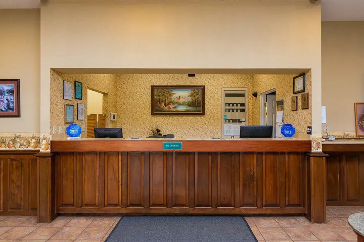 MUSKOGEE INN