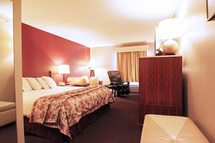 Room 35 of 69