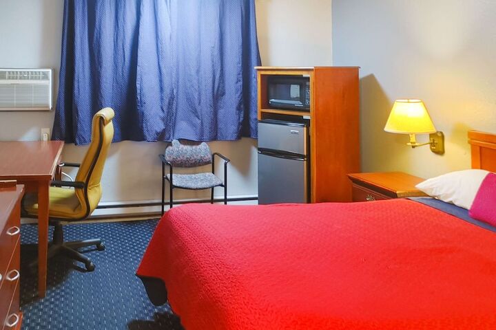 Room 6 of 13