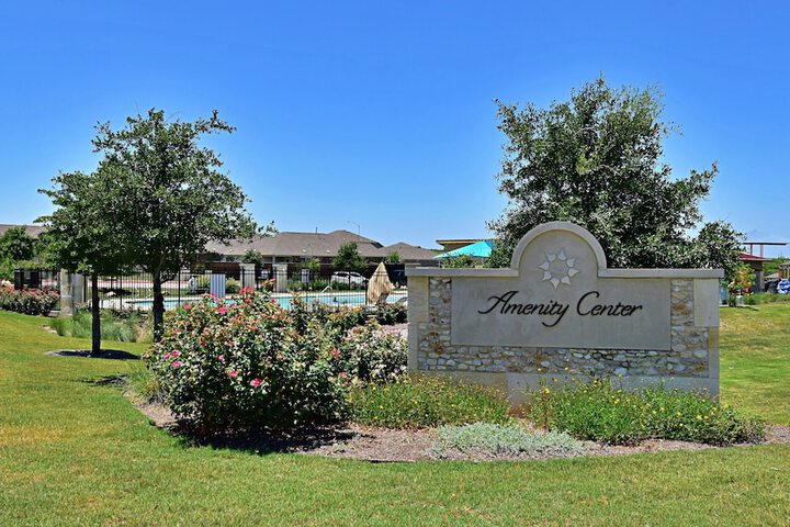 Long-term Stays Family-friendly Communal Pool!