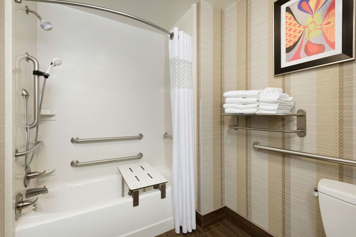Room 16 of 40