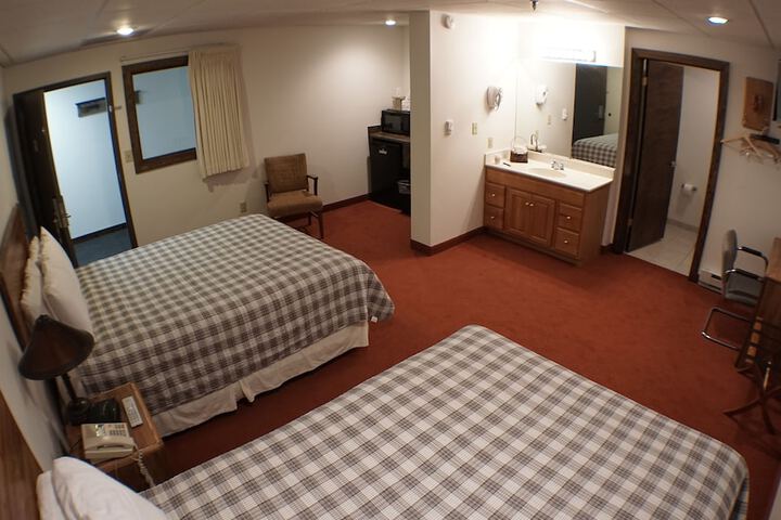 Riverbank Lodge