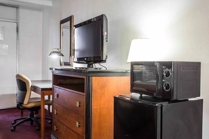 Room 30 of 33