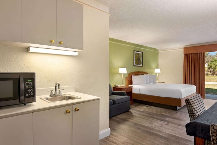 Room 7 of 35