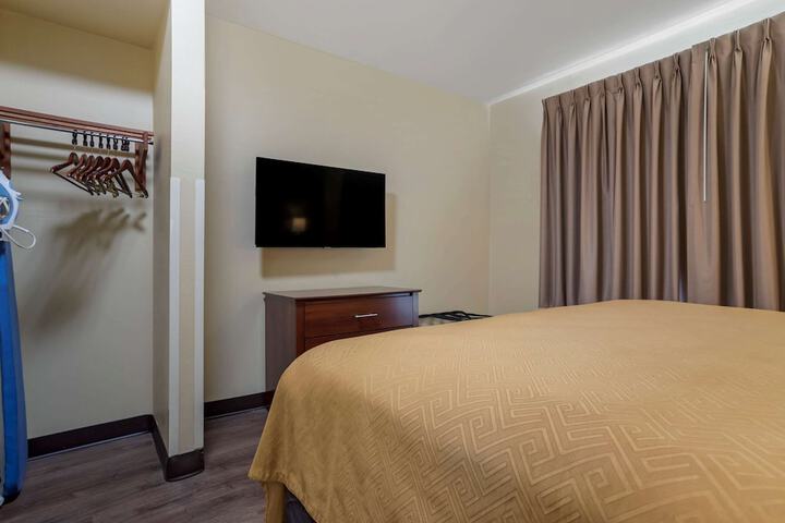 Room 12 of 32