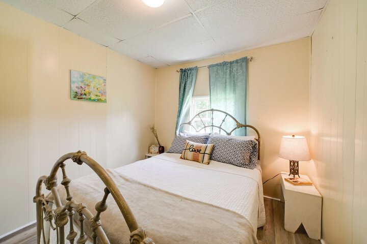 Serene Mcewen Cottage 2 Mi to Golf Course!
