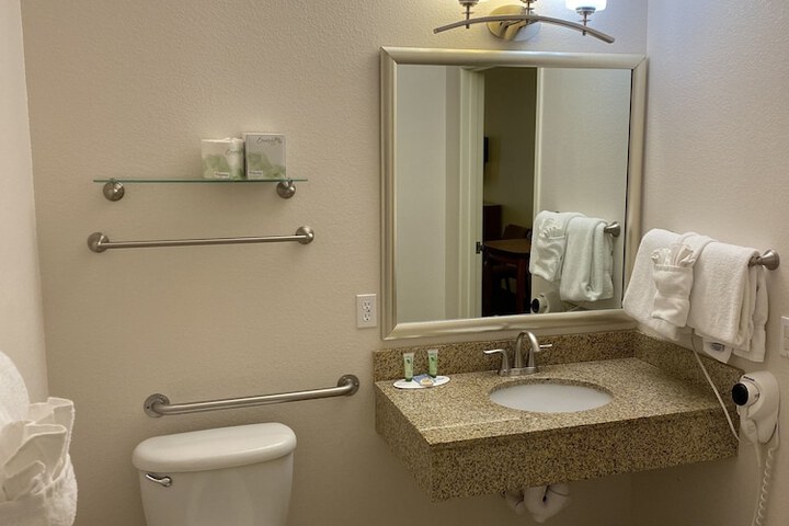 Room 34 of 41