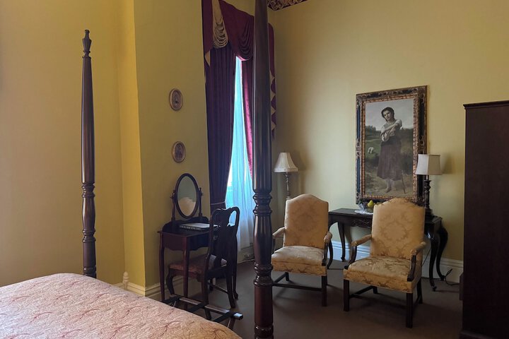 Room 121 of 142