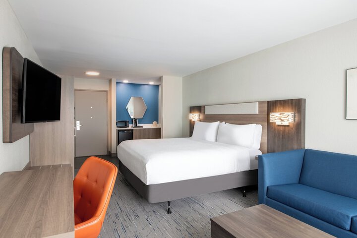 Room 27 of 48