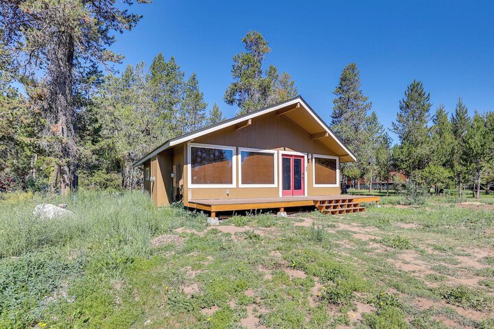 Donnelly Cabin w / Fire Pit: 5 Mi to Boat & Ski!