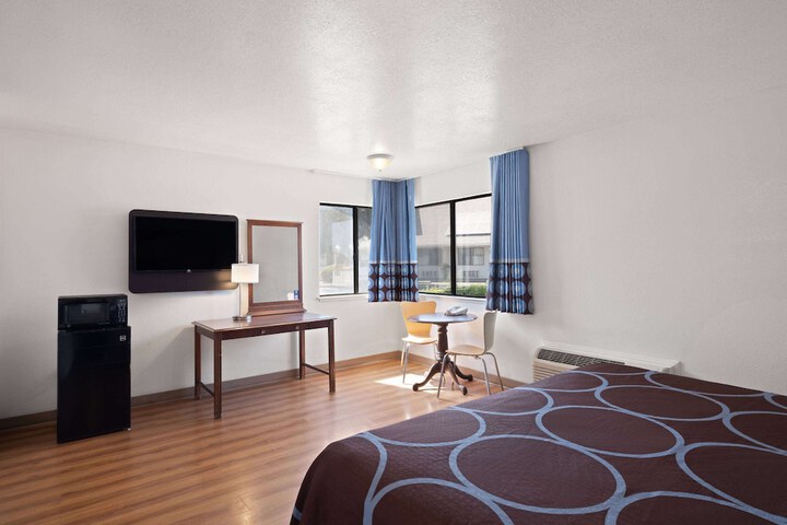 Room 28 of 35