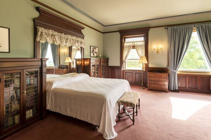 White Springs Manor a Belhurst Property