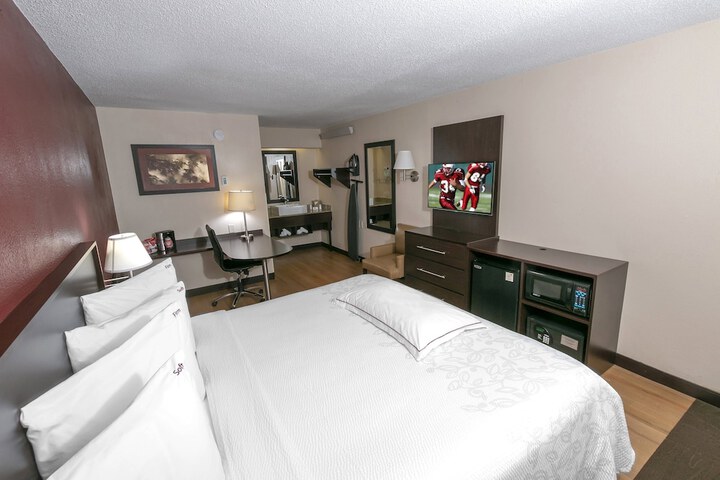 Room 11 of 28