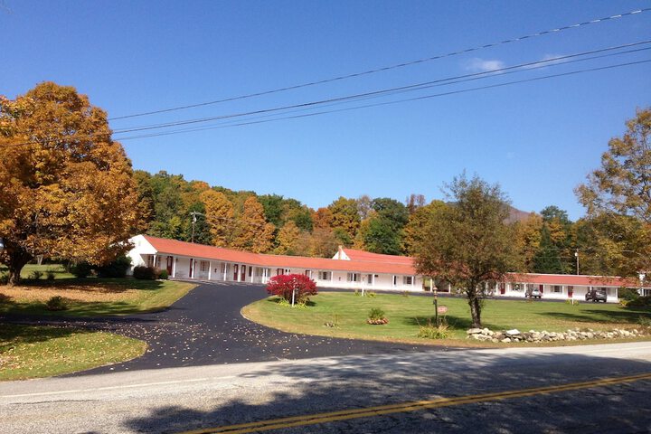 Four Winds Country Motel
