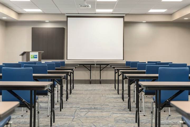 Holiday Inn Express Hotel & Suites Edmond by IHG