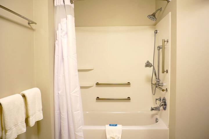 Room 14 of 36